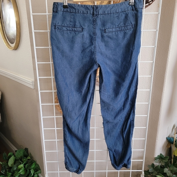 Banana Republic Denim Light Weight Jogger Sz 4 - Picture 3 of 5